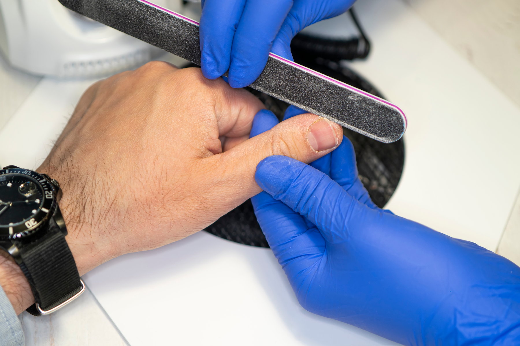 Servicio de manicura y pedicura para hombres y mujeres en Huesca